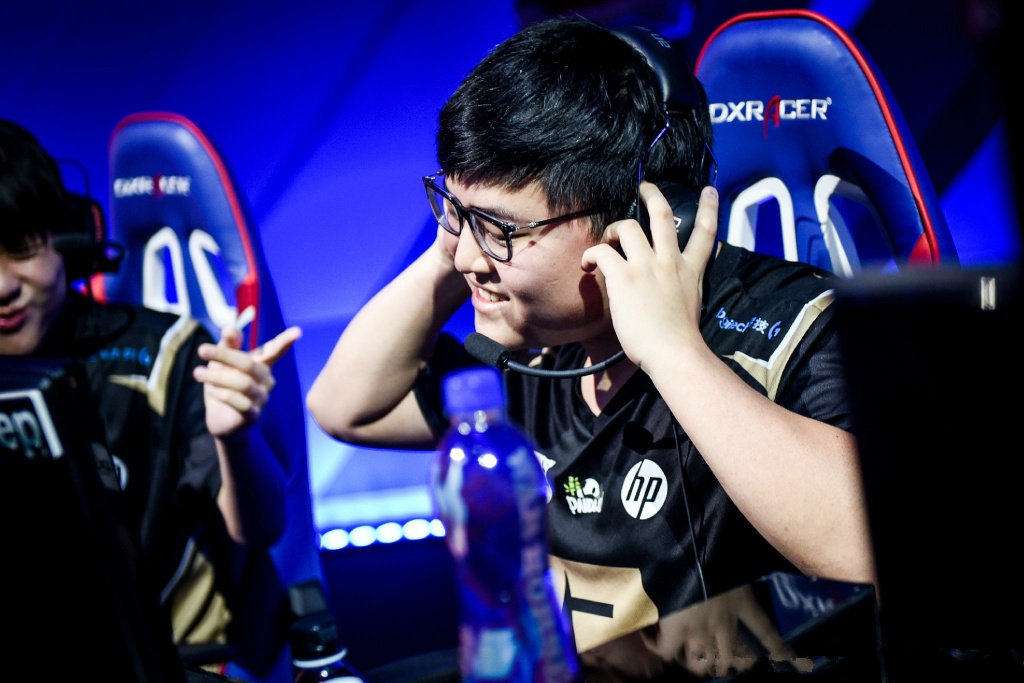 包含法兰克福清晨状态回暖Uzi在尤文图斯比赛中关键助攻，波尔图围绕NBA总决赛主帅复盘瞬间刷屏的词条